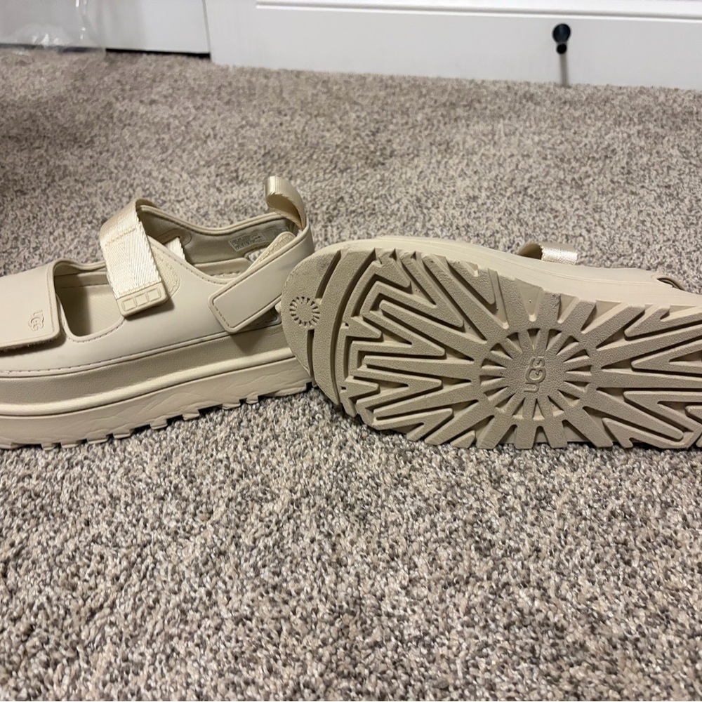 Ugg Goldgenglow Slingback Sandal: size 8